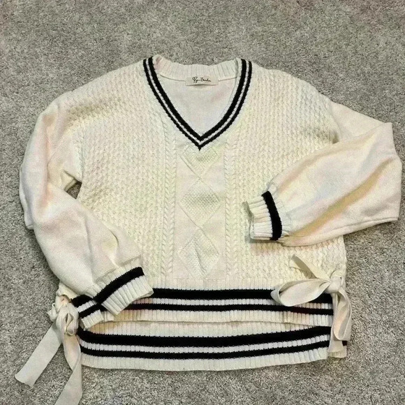 Sweaters - Gorgeous boutique brand sweater